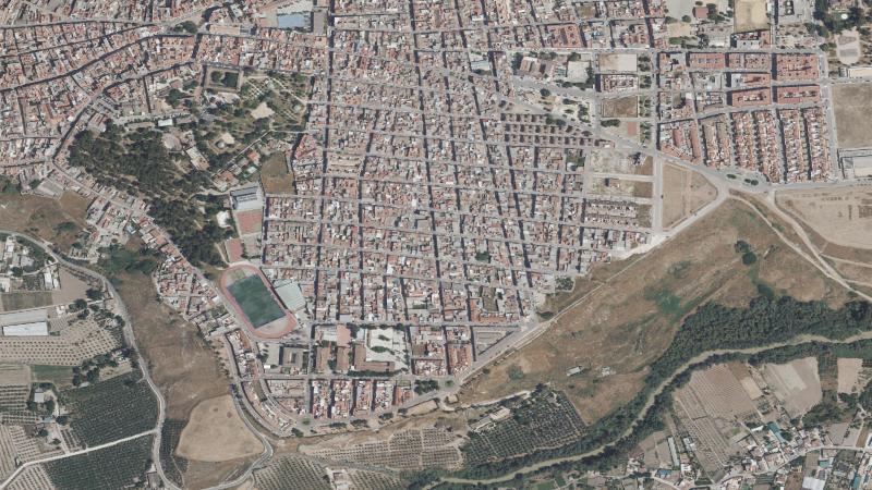 Vista aérea del entorno de la Avenida de Andalucía, Puente Genil, utilizada como imagen de referencia para la subasta
