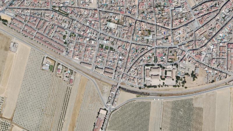 Vista aérea del entorno de la Calle Granada, Villa del Río, Córdoba, utilizada como imagen de referencia para la subasta