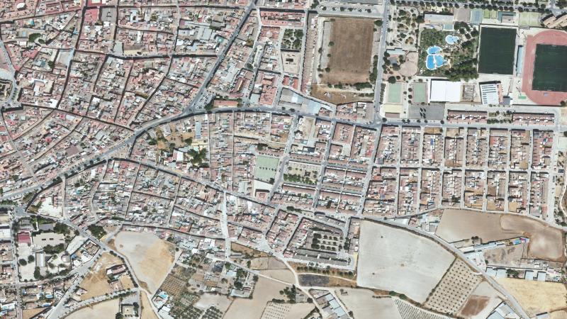 Vista aérea del entorno de la Calle Iznájar, Lucena (Córdoba), utilizada como imagen de referencia para la subasta