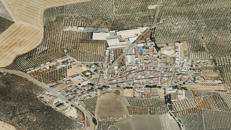 Vista aérea del entorno de la Aldea de Santa Cruz, Córdoba, utilizada como imagen de referencia para la subasta