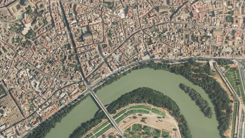 Vista aérea del Paseo de la Ribera y el río Guadalquivir en Córdoba, utilizada como imagen de referencia para la subasta